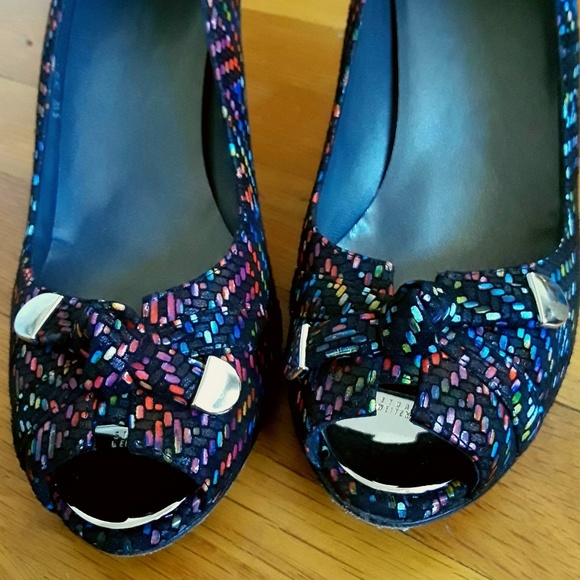 Like New! Stuart Weitzman Heels - Picture 3 of 8